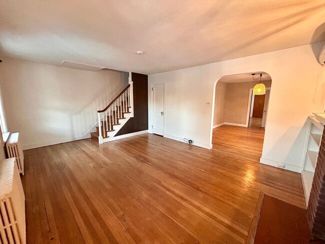 Building Photo - 214 S School Ln