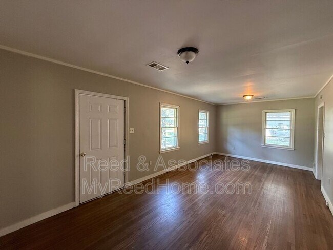 Foto del edificio - 7618 Marvin Rd