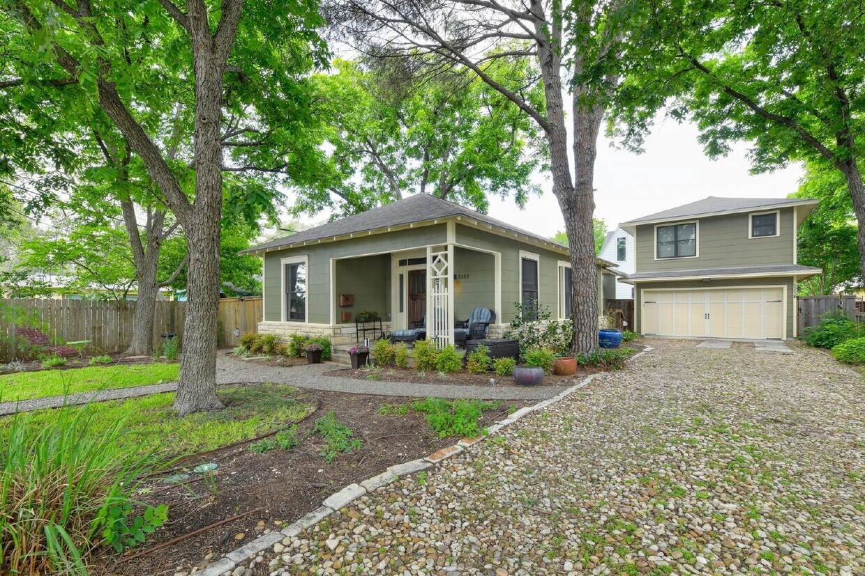 Foto principal - 5202 Grover Ave