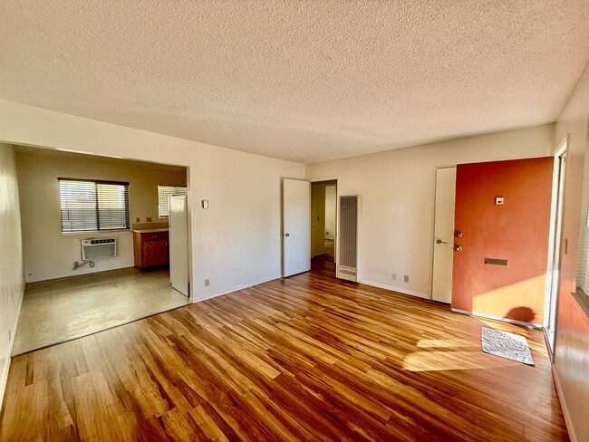 Foto del edificio - 287 E Elm St