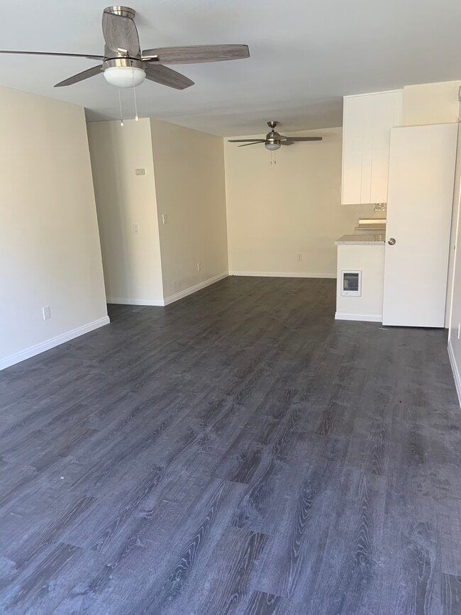 Building Photo - 5005 Diane Ave