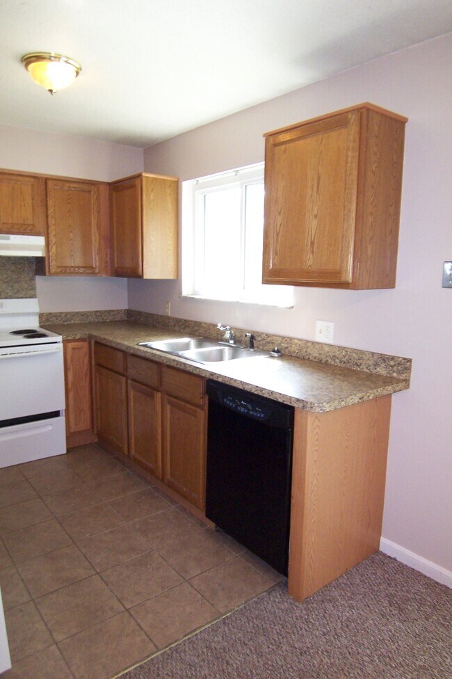 kitchen - 4771 Lorraine Ave