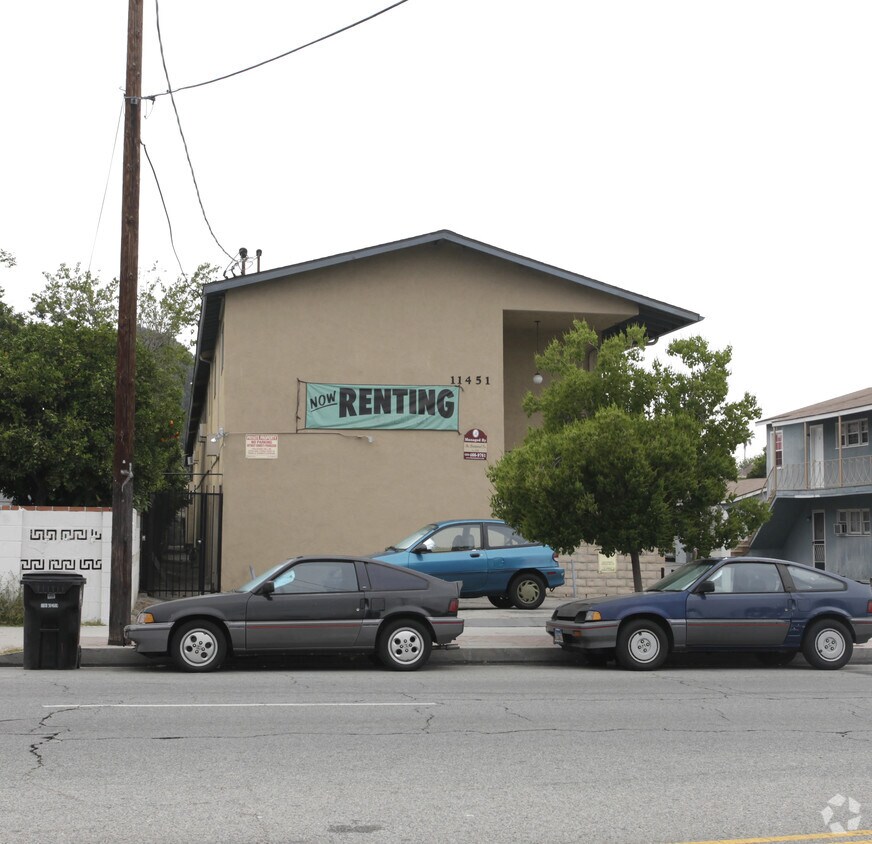 Building Photo - 11451 Oxnard St