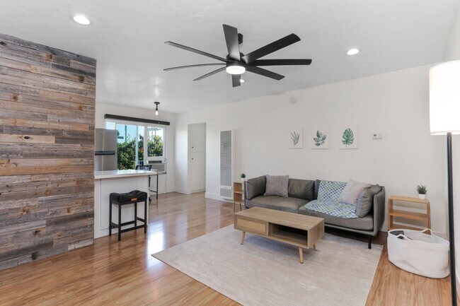 Foto del edificio - 4262 Wilson Ave