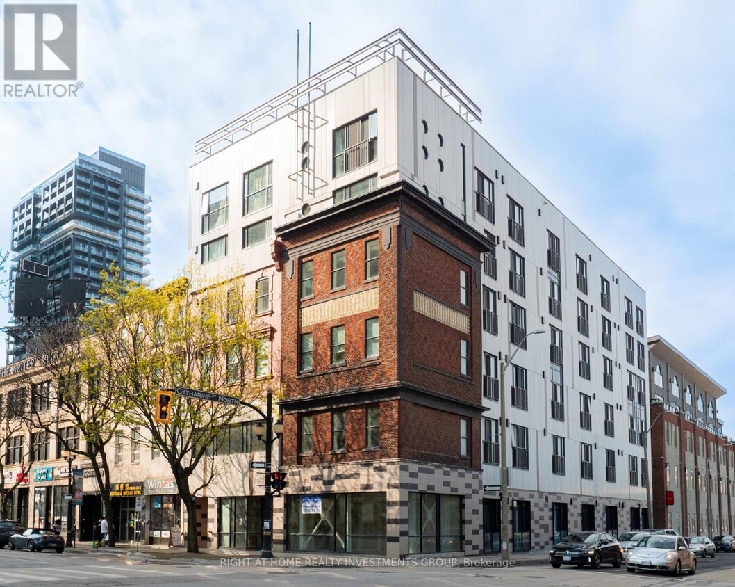 Primary Photo - 121-121 King St E