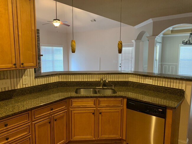 Foto del edificio - 1329 Tulip Ct