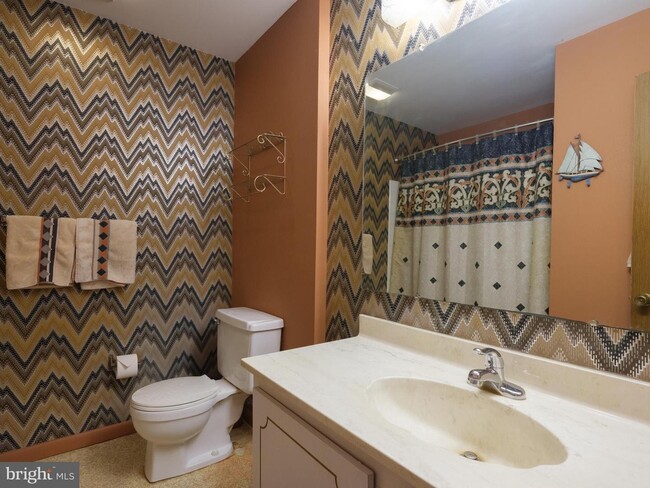 Building Photo - 419 Summit House