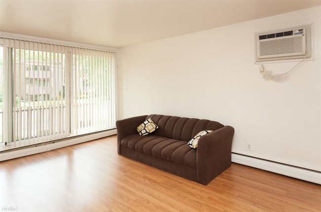 Building Photo - 2 br, 1 bath Apartment - 910 Packard St