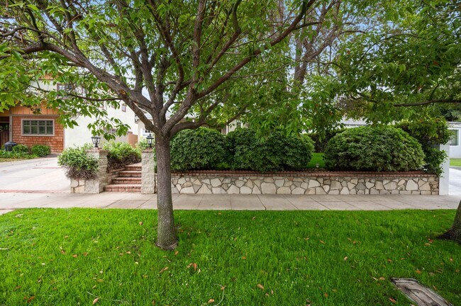 Foto del edificio - 4120 Laurelgrove Ave