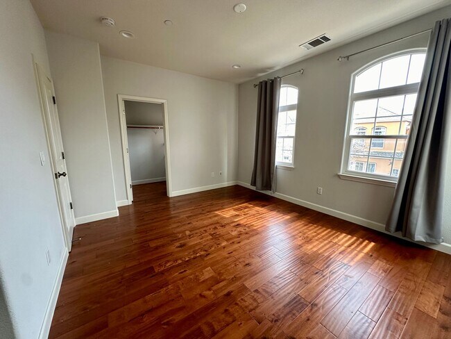 Building Photo - REMODELED TOWNHOME WITH THOUGHTFUL UPGRADE...