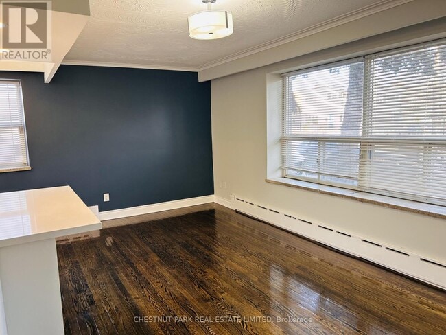 Photo du bâtiment - 2 Superior Ave