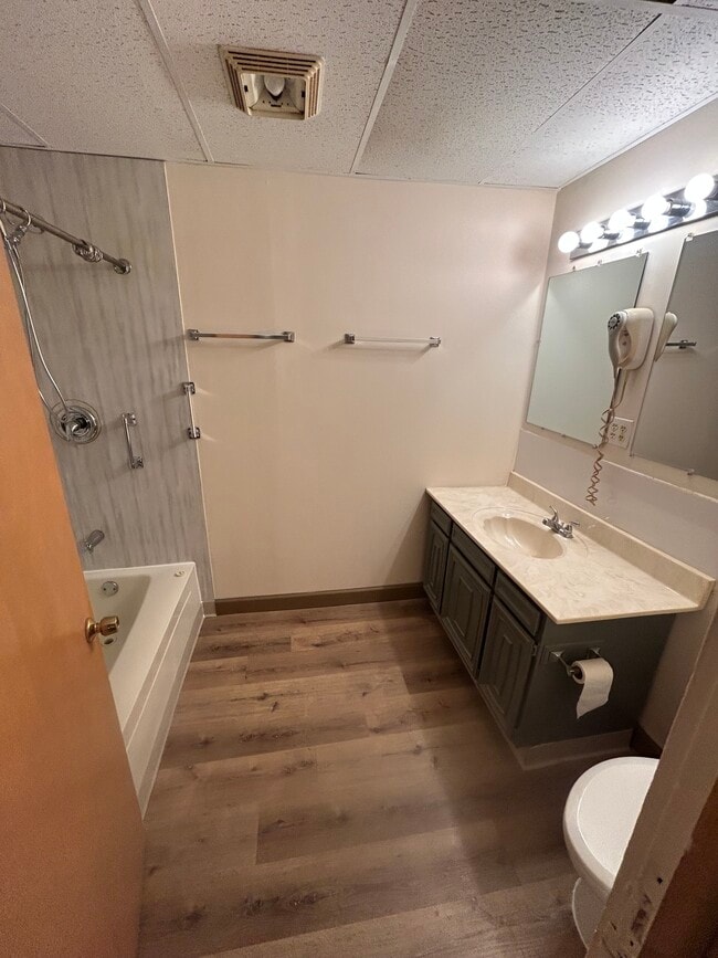 Foto del edificio - 222 E Lawrence Ave