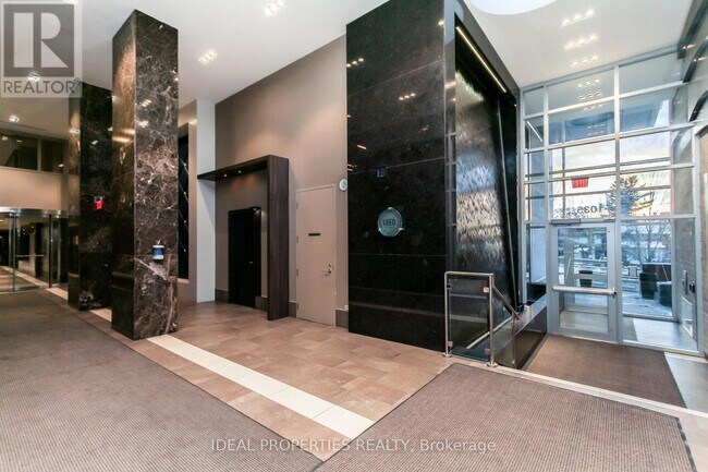 Building Photo - 1035 Bank St