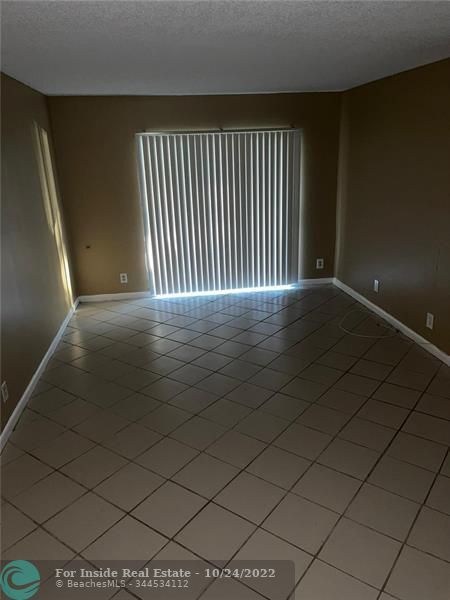 Foto del edificio - 4110 NW 88th Ave