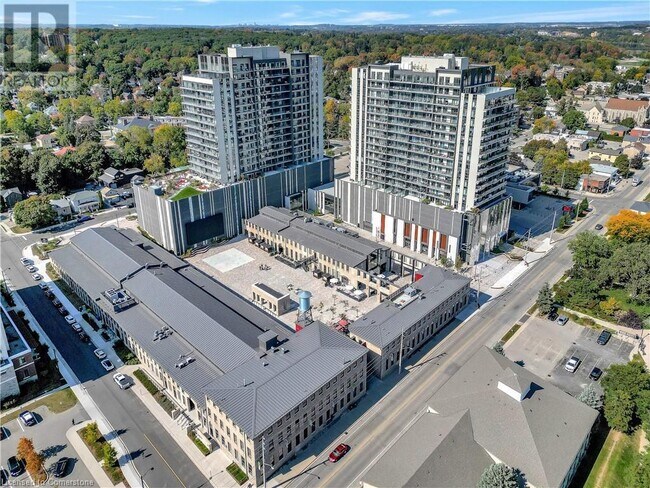 Photo du bâtiment - 50 Grand Ave S