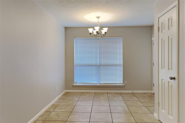 Foto del edificio - 3910 Spring Meadow Dr