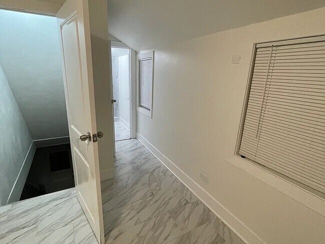 Foto del edificio - 269 E Woodland Rd