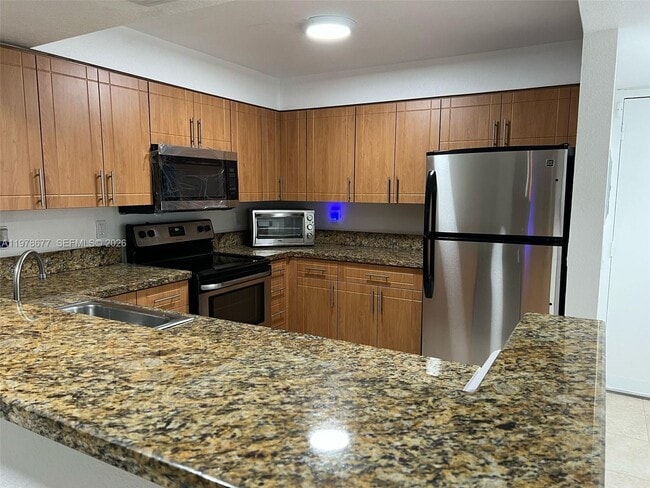 Building Photo - 5221 Geneva Ct