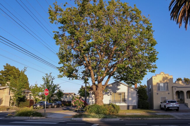 Building Photo - Remodeled 3bed 2 bath Single Family home
