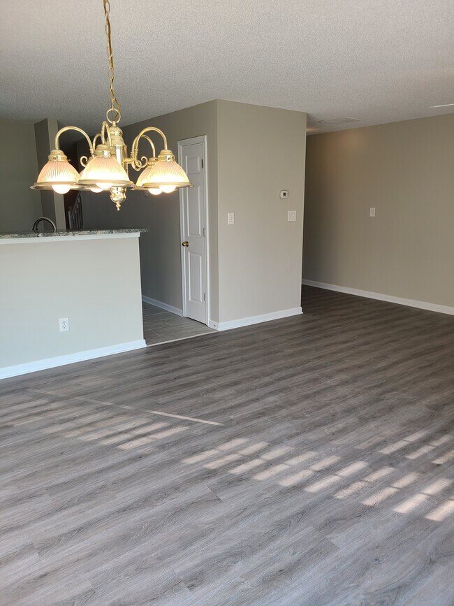 Family Room, Dining Room & Kitchen - 520 Parkway Rd
