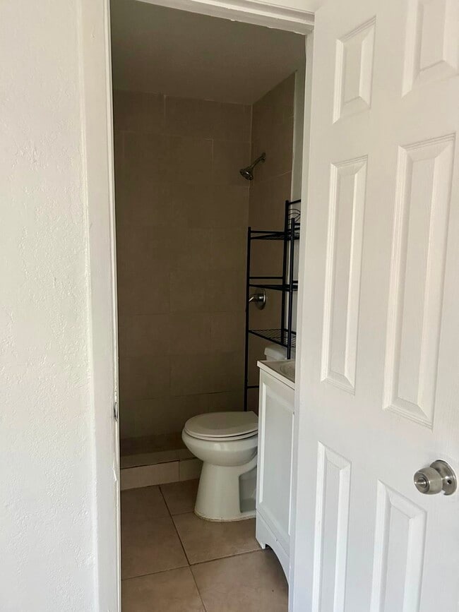 Foto del edificio - 5731 Flagler Street # 3