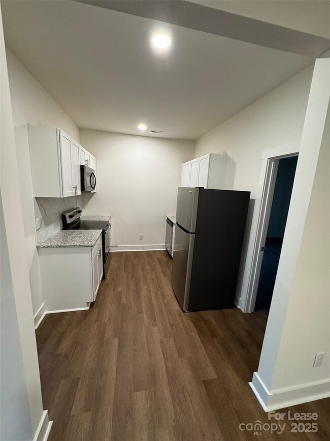 Building Photo - 311 W Gold St