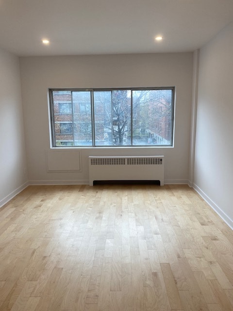 Photo du bâtiment - 5497A Victoria Ave