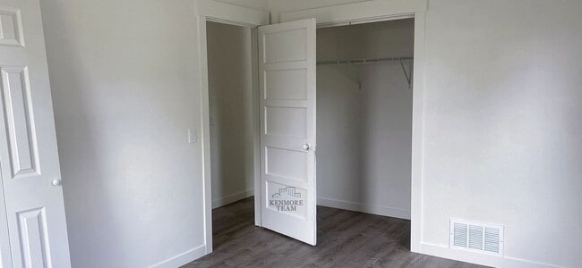 Foto del edificio - 2 Bed/1 Bath Updated Duplex in Central Richland