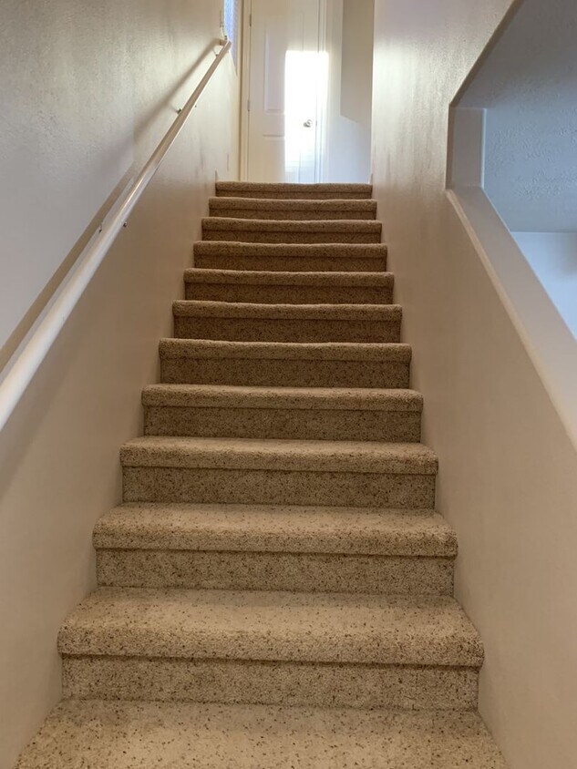 Foto principal - Skyhawk 3 bedroom 2.5 bath with a single c...
