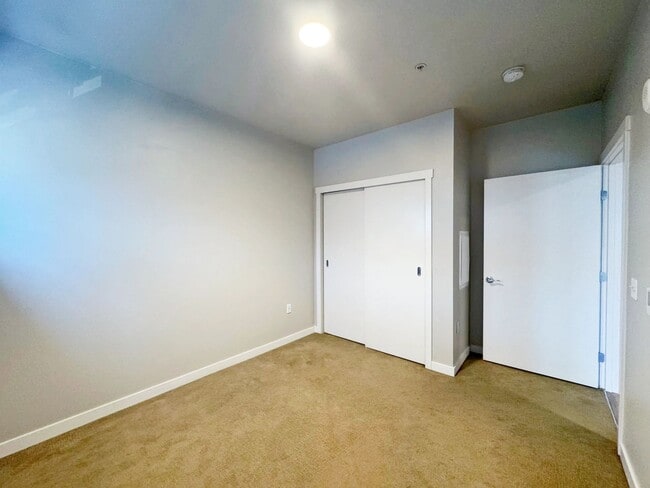 Building Photo - Great Apt For Rent