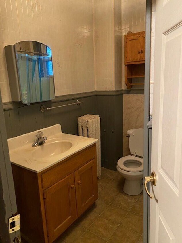 Primary Photo - 2-4 N 6th St