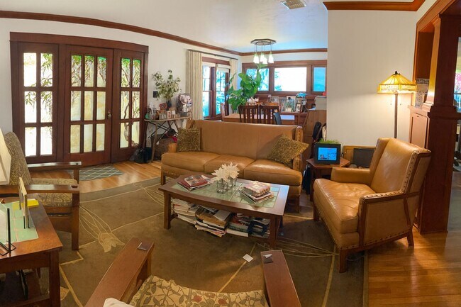 Foto del edificio - 3 Bed/2 Bath Craftsman Beauty in Historic ...