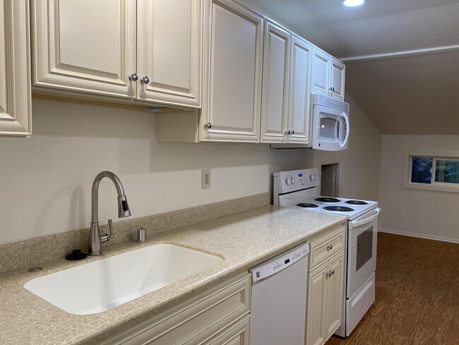 Building Photo - 1041 Paloma Ave