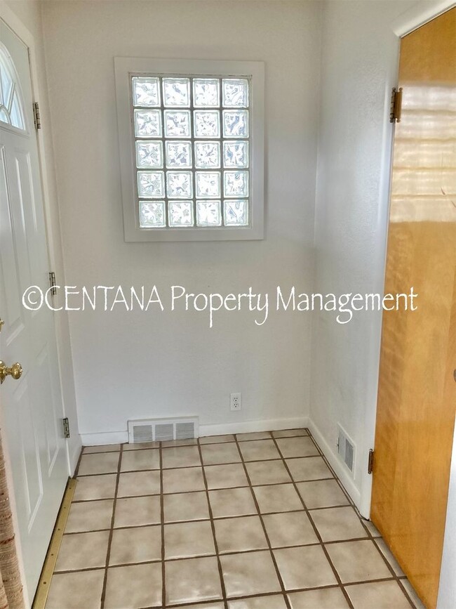 Building Photo - The cutest 3 bedroom house on the market (...
