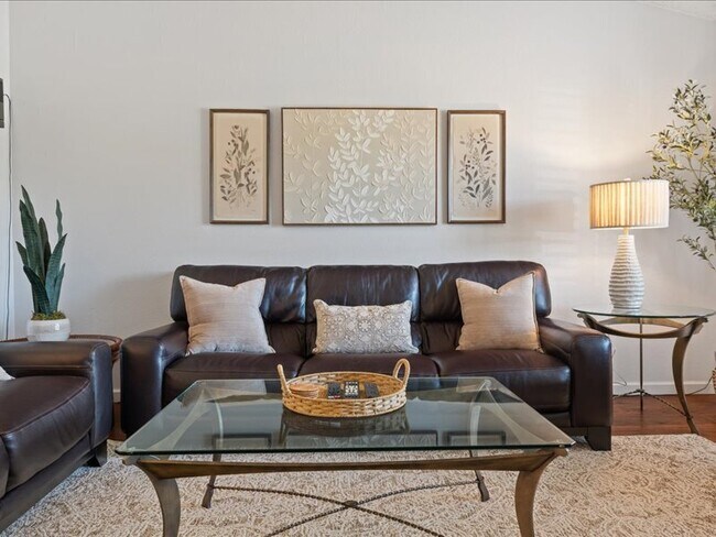 Foto del edificio - 349 Almond Way