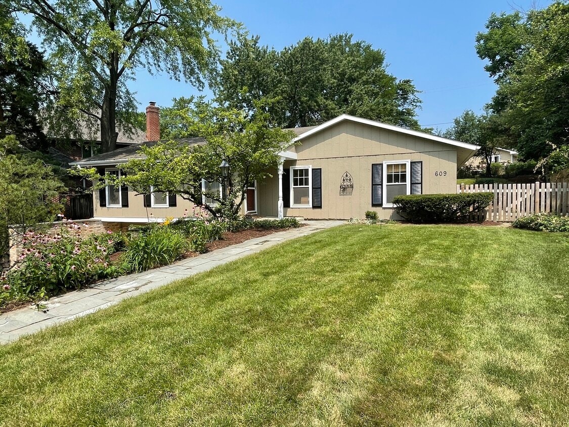 609 Lakeside Dr, Hinsdale, IL 60521 House for Rent in Hinsdale, IL