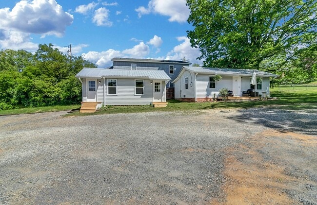 Building Photo - 8 Cobble Dr