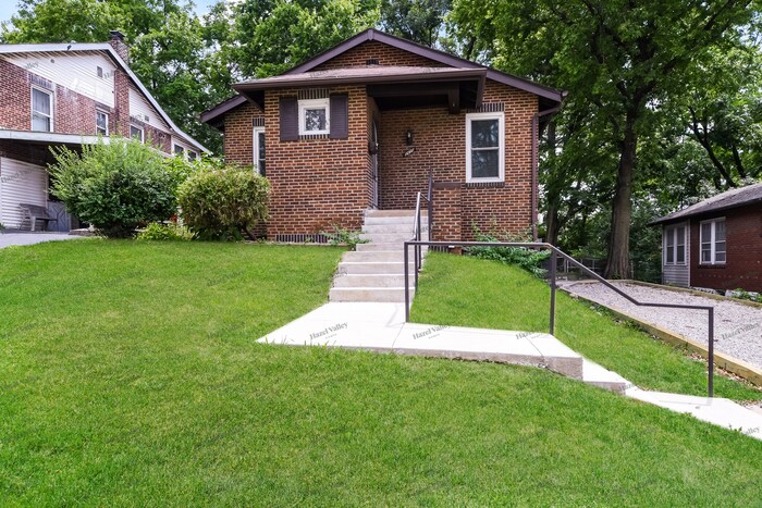 Foto principal - 7420 Lansdowne Ave