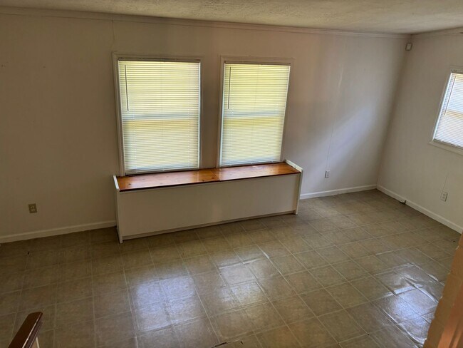 Building Photo - Welcome to this 1,692 sq ft Columbus, GA home offering 3 bedrooms and 1.5 bathrooms
