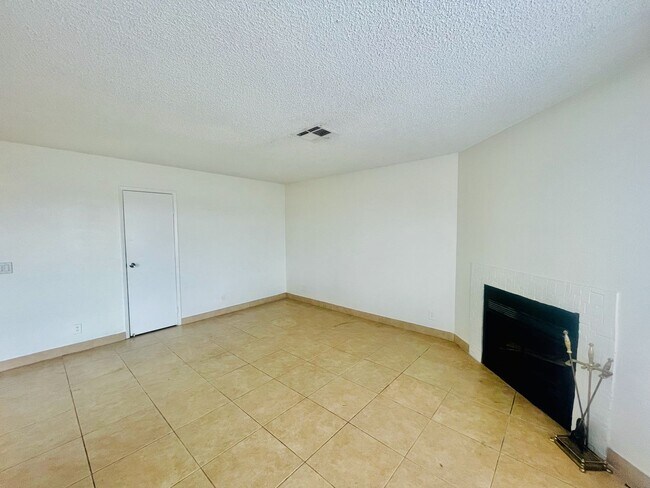 Building Photo - Winwood