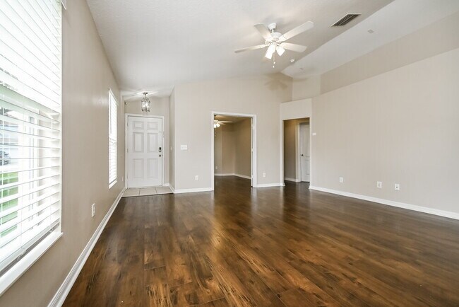 Building Photo - 15215 Searobbin Dr