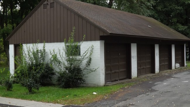 Building Photo - 218 Tareyton Dr