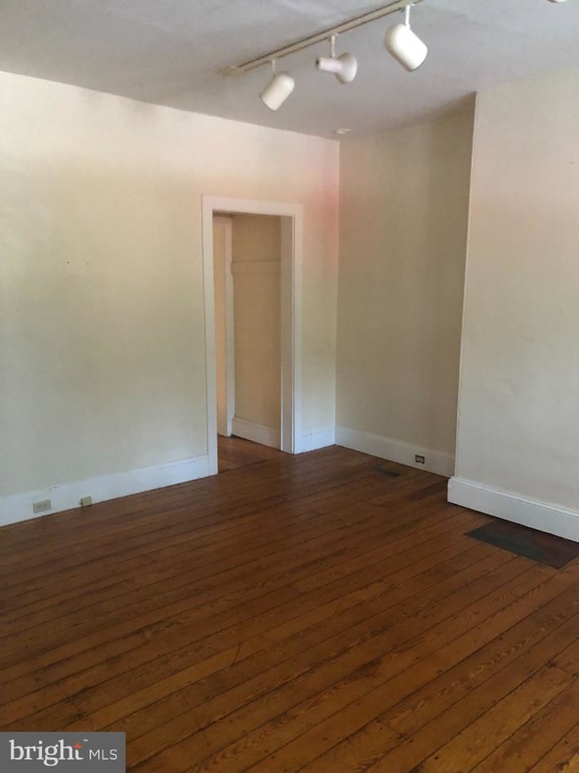 Building Photo - 106 S Governors Ave