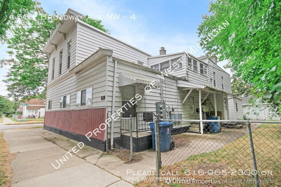 Primary Photo - 1501 Broadway Ave NW