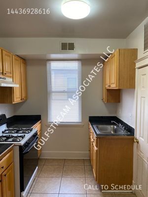 Building Photo - 4000 Oakford Ave