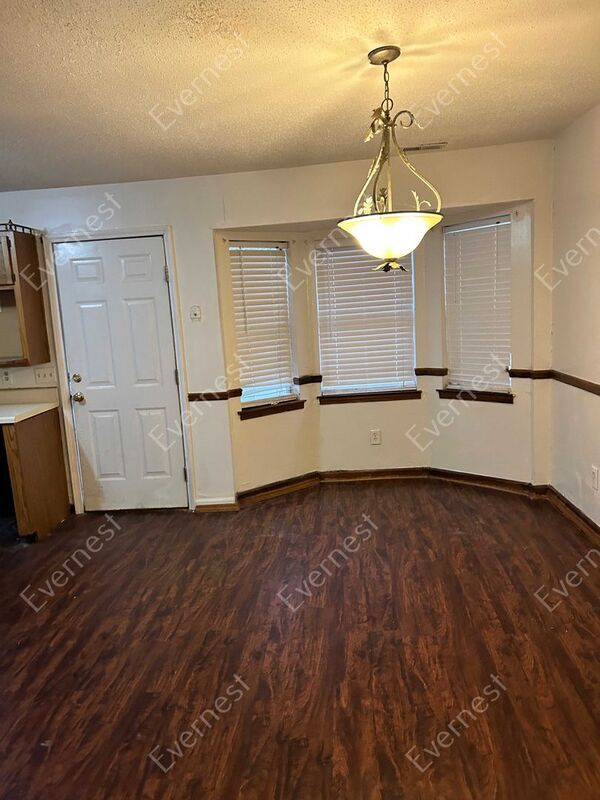 Building Photo - 9640 Williamsburg Dr
