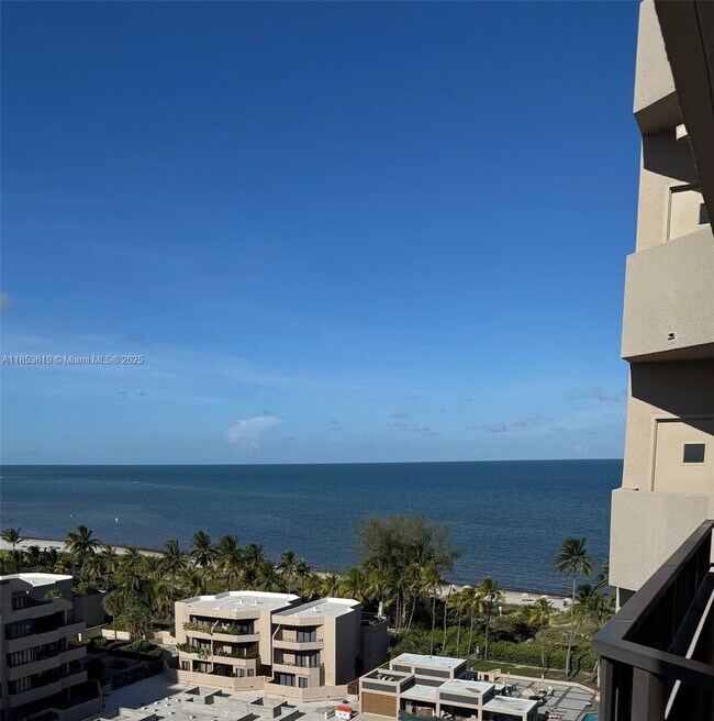 Foto del edificio - 201 Crandon Blvd