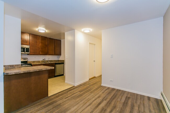 Building Photo - 1355 N Dearborn St