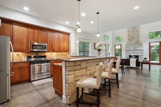 Building Photo - 2309 Kinney Rd