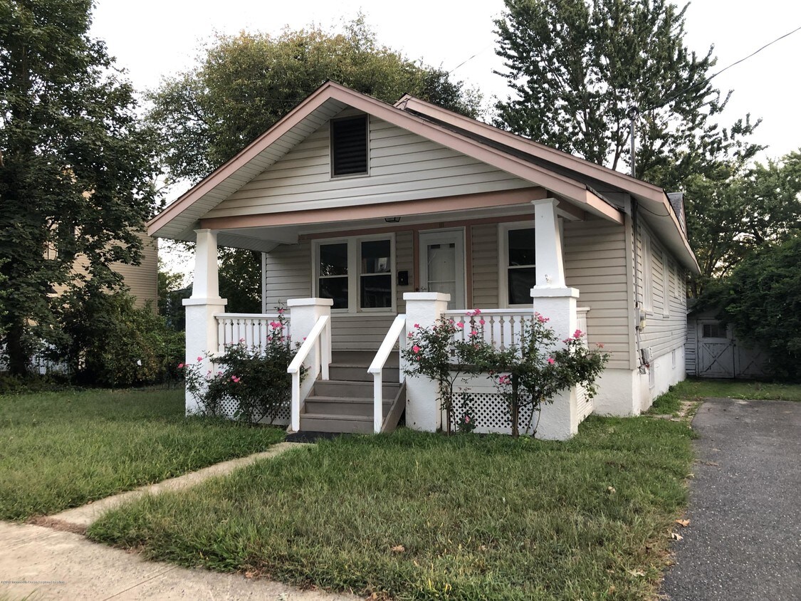 Primary Photo - 111 Woodland Ave